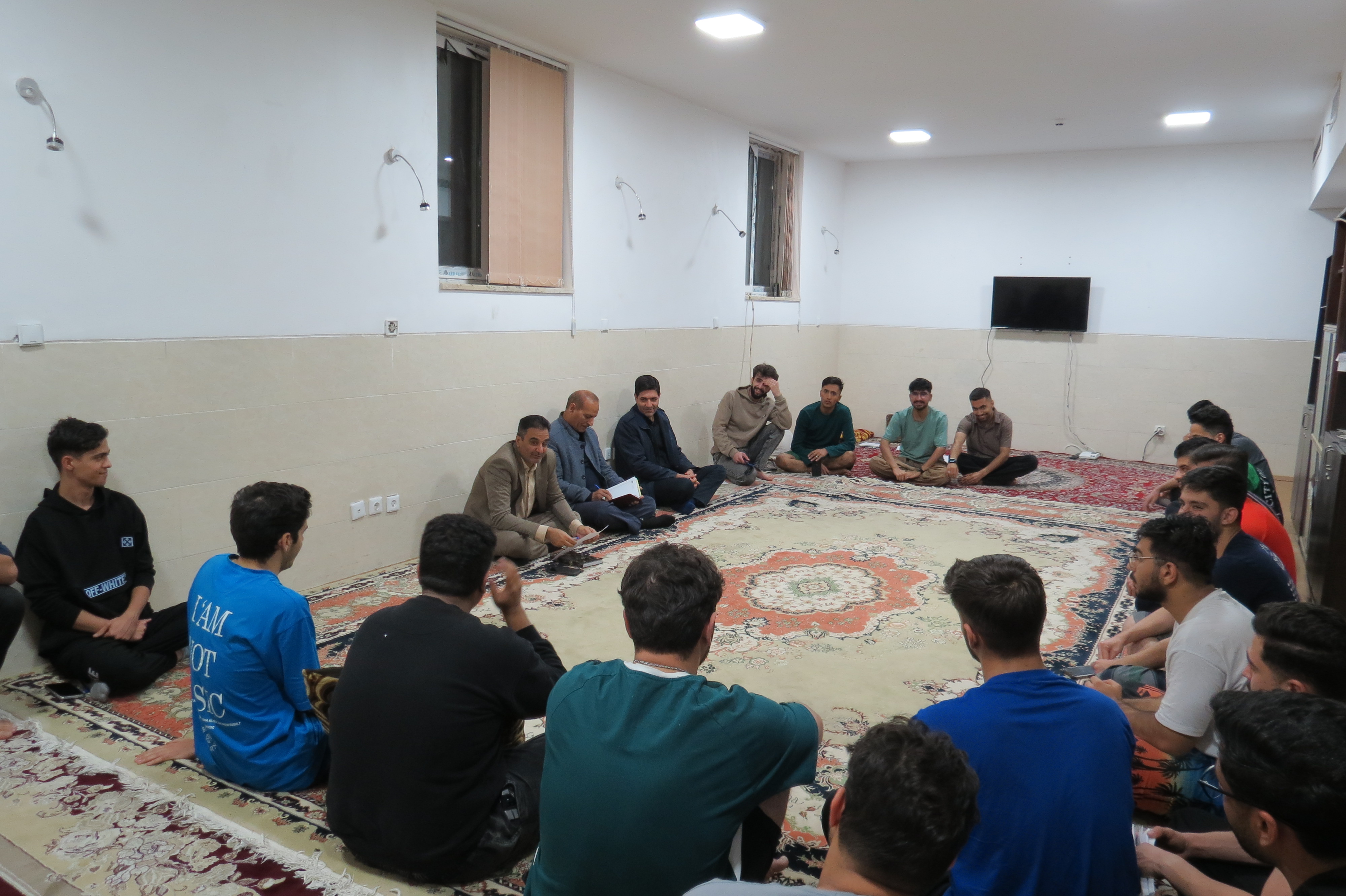 بازدید شبانه رئیس دانشکده پرستاری آباده از خوابگاه پسران