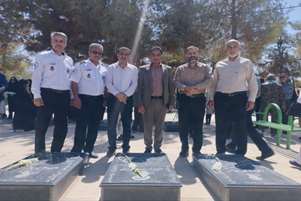 ادای احترام رئیس و کارکنان دانشکده پرستاری آباده به مقام شامخ شهدا 